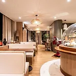 メルキュール サントル アルポテル 4*