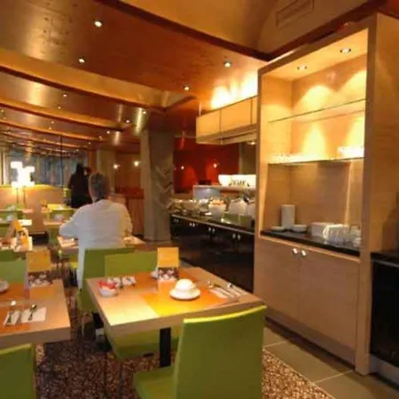 Mercure Centre Alpotel Готель