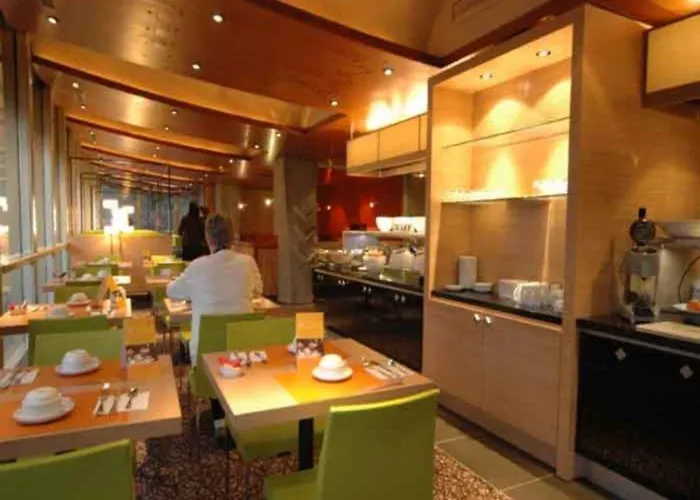 Mercure Centre Alpotel מלון