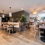 Mercure Centre Alpotel מלון 4*